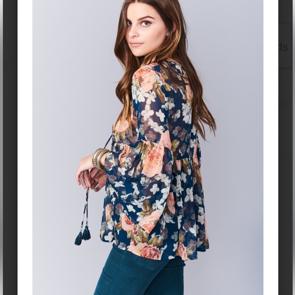 Show me your MUMU small - lace up top - Picture 5 of 8